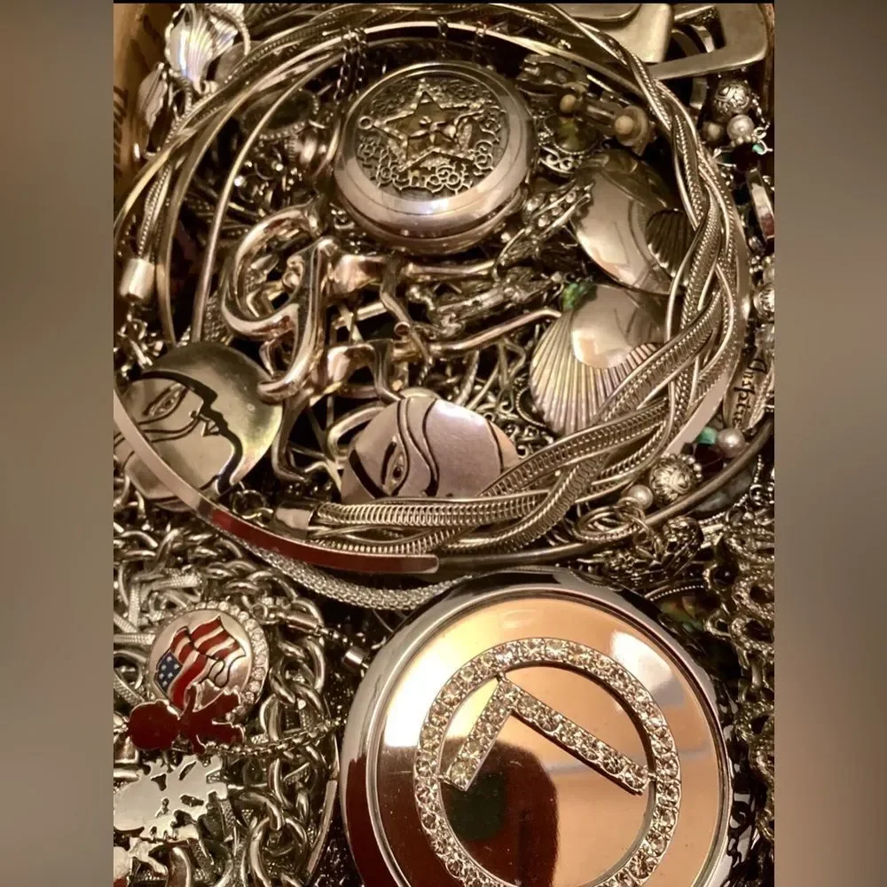 Premium Vintage Jewelry Lot~ 2 LBs Estate necklace earrings, rings, bracelet - Picture 6 of 10